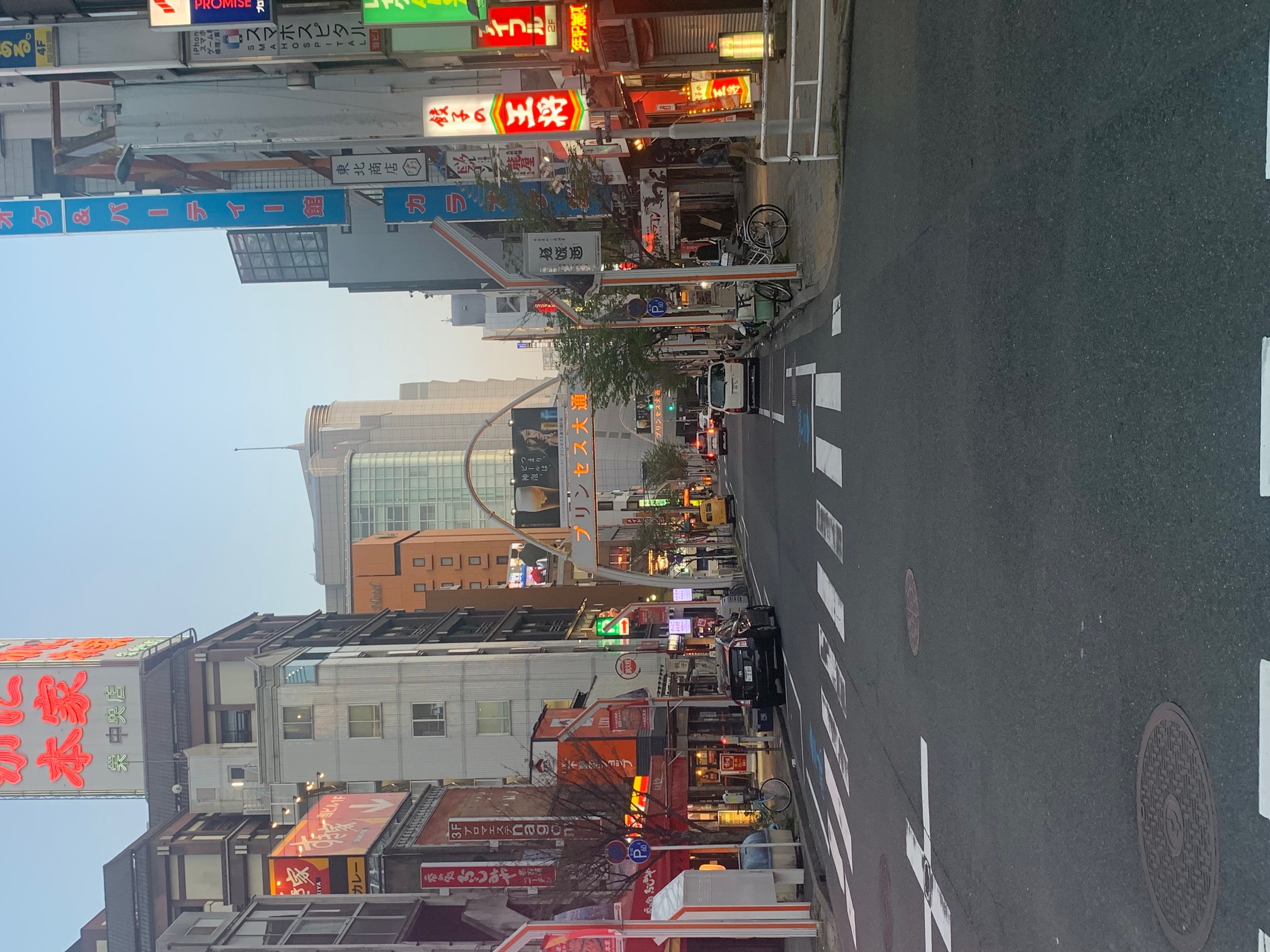 栄の夕方の街中 ウインズソフト株式会社 1 ページ目